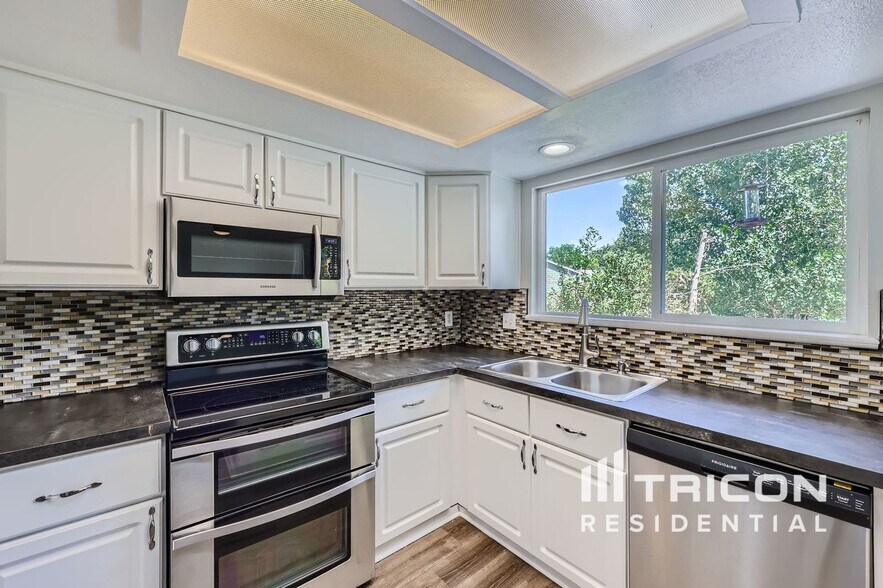 Building Photo - 385 Mountain Cloud Cir