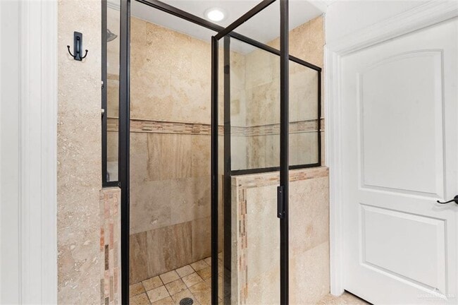 Building Photo - 21 N Loretta Lynn Dr