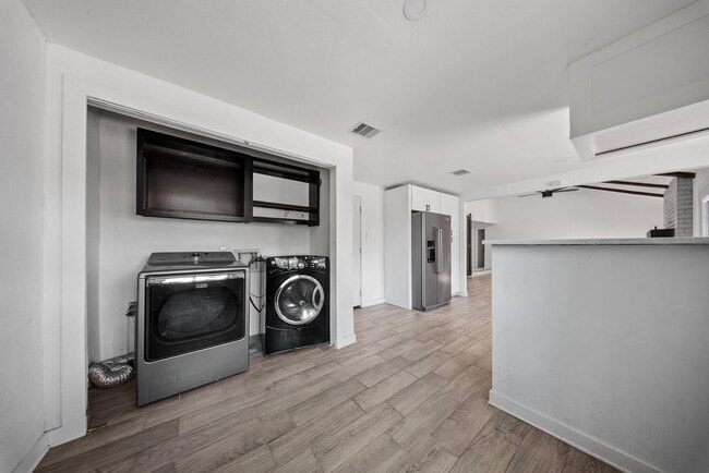 Building Photo - 16302 Summer Wind Dr