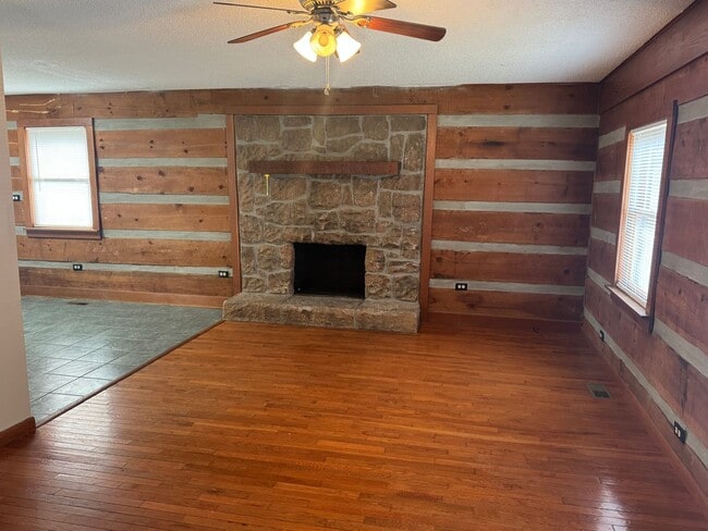 Building Photo - 2 Bedroom 2 Bathroom Home in Johnson City, TN