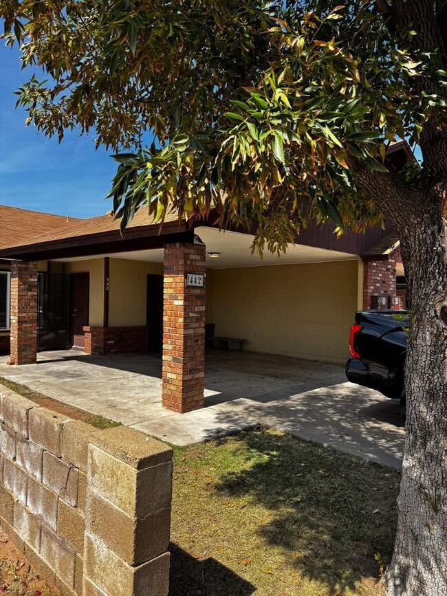 Building Photo - 442 S 32nd Pl