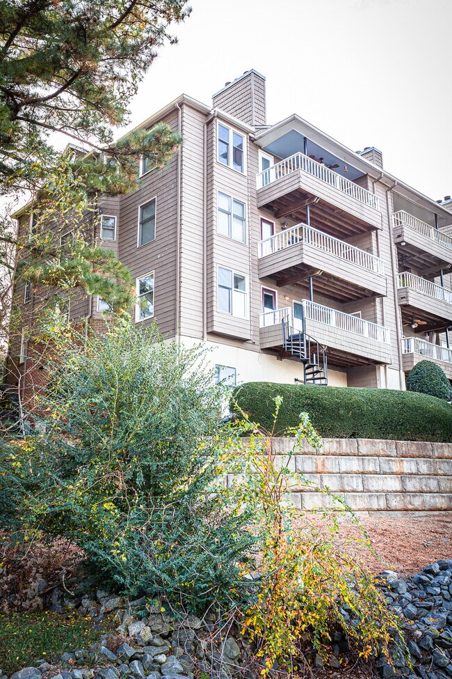 Building Photo - 9808 Emerald Point Dr