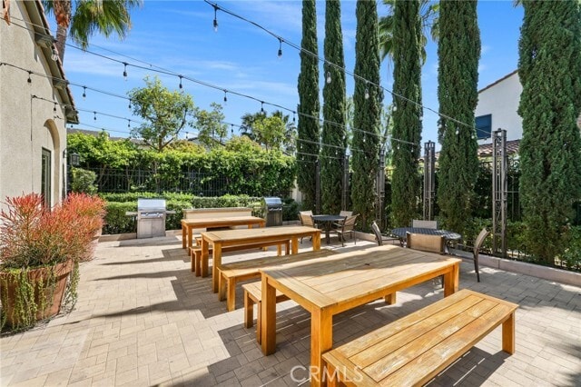 Building Photo - 596 S Casita St