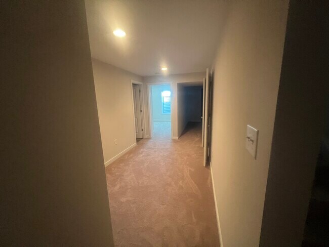 Building Photo - 225 Lahaye Dr