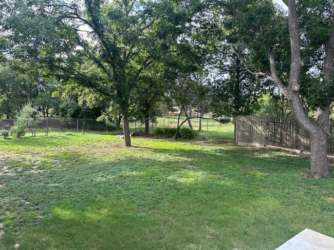 Building Photo - 135 Stephanie Dr