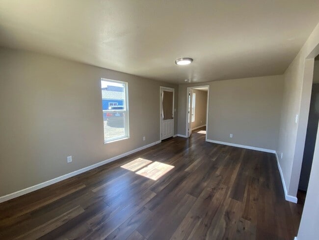 Building Photo - 173 E Everett Ave