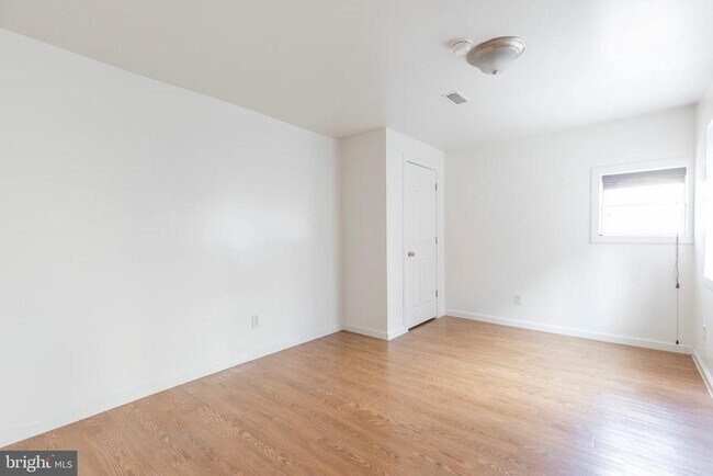 Building Photo - 507 W Girard Ave