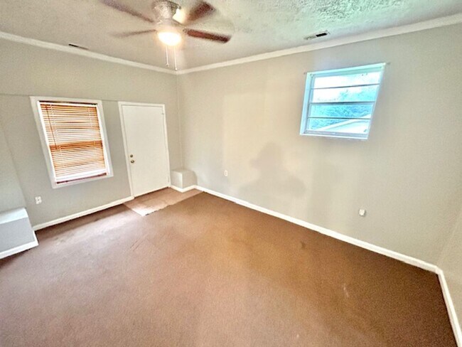 Building Photo - 3305 E Tucker Dr NW