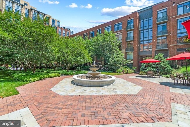 Building Photo - 520 John Carlyle St