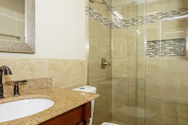 Building Photo - 1226 Dutch St