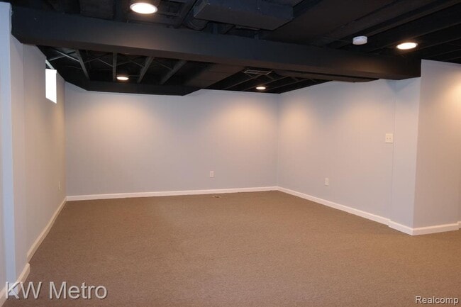 Building Photo - 2120 Vinsetta Blvd