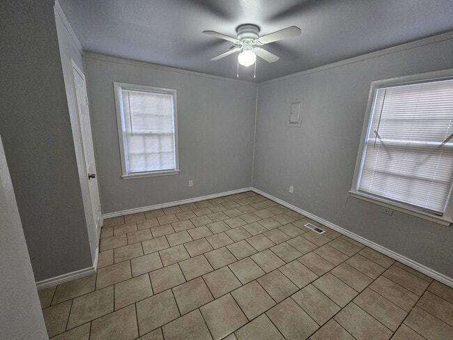 Building Photo - 2505 NW Lincoln Ave