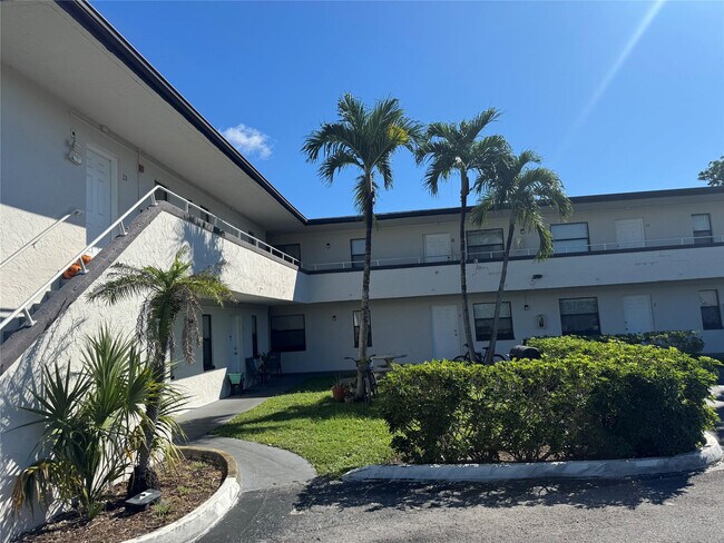 Building Photo - 607 NE 29th Dr