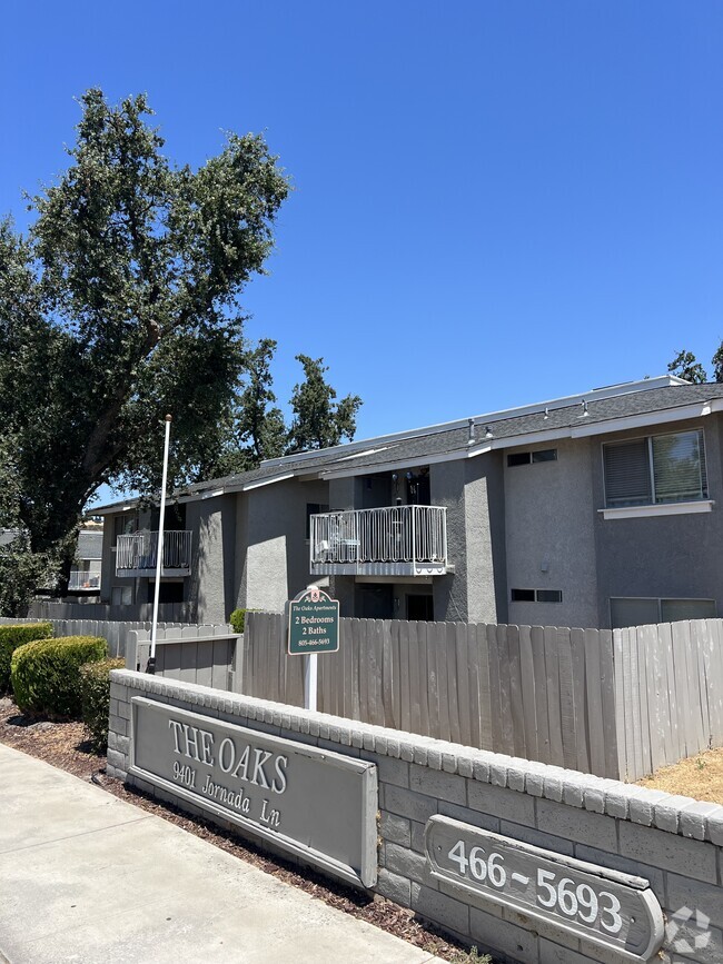 Building Photo - The Oaks at Jornada