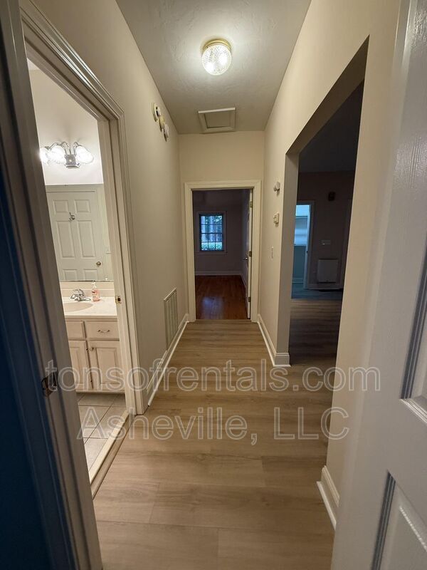 Building Photo - 6 Tiburon Pl