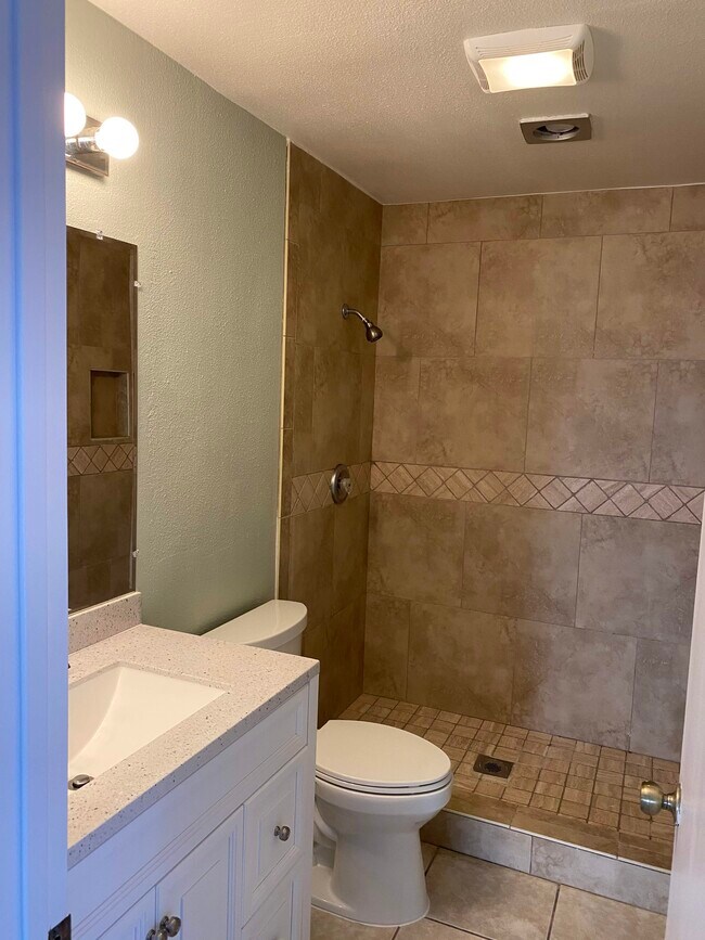 Building Photo - 8324 Regents Rd