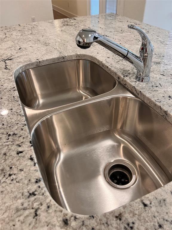 Building Photo - 442 Parkline Dr