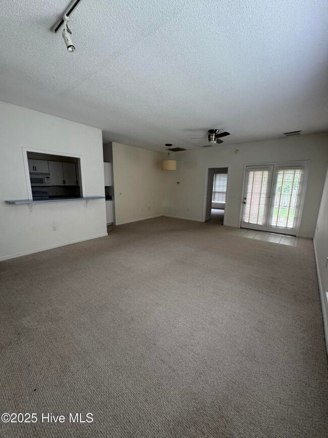 Building Photo - 1600 Sturdivant Dr