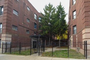 Building Photo - 7018 N Paulina St