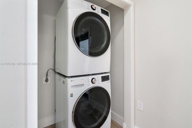 Building Photo - 8421 SW 27th Terrace