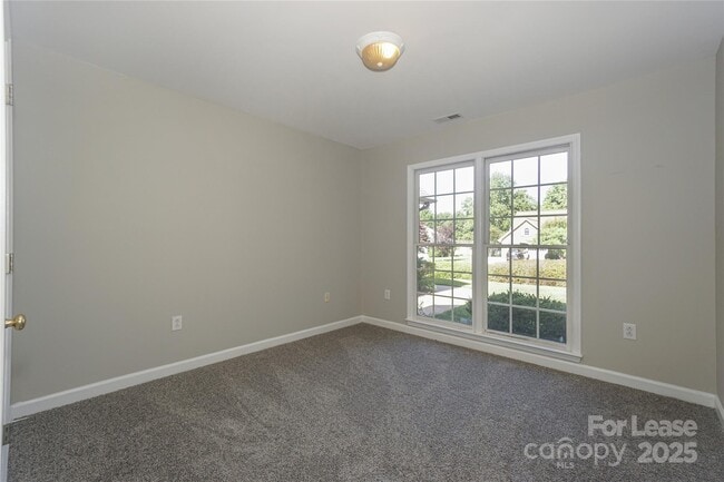 Building Photo - 840 Emerson Dr