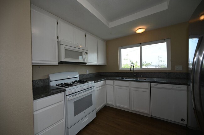 Building Photo - 4672-76LB