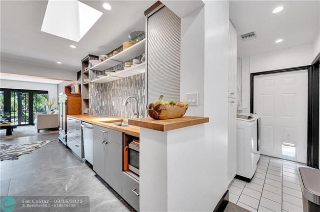 Building Photo - 1200 Guava Isle