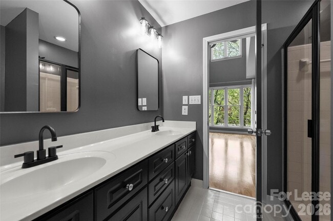 Building Photo - 343 W 7th St