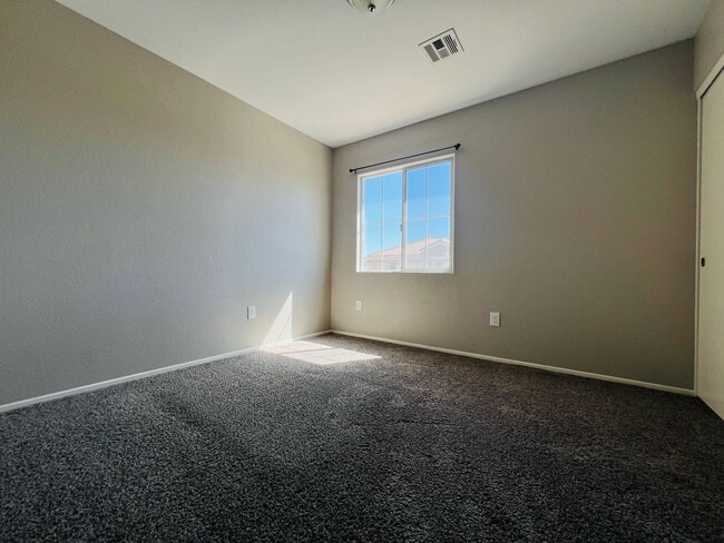 Building Photo - Charming 3-Bedroom Home in a Vibrant Commu...