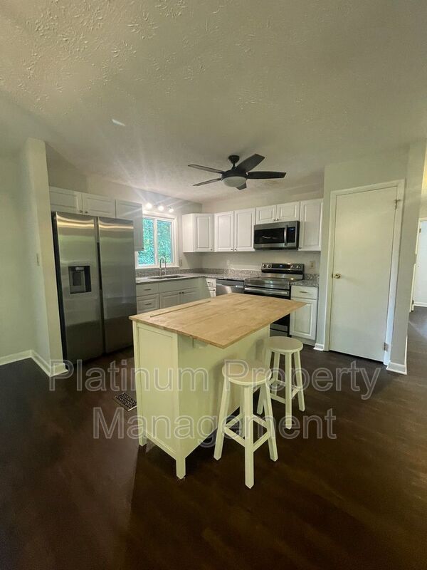 Building Photo - 2564 Timberly Dr SE