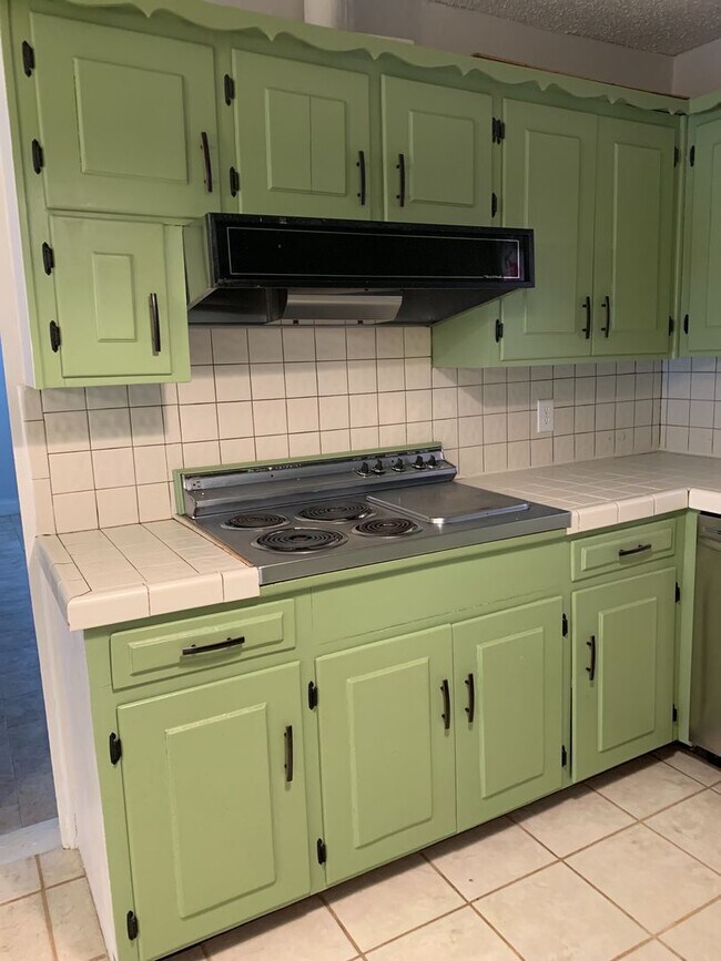 Building Photo - 1640 Courtland Cir