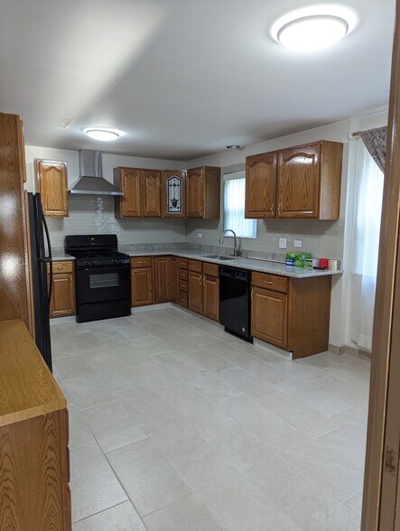 Building Photo - 3322 W Catalpa Ave