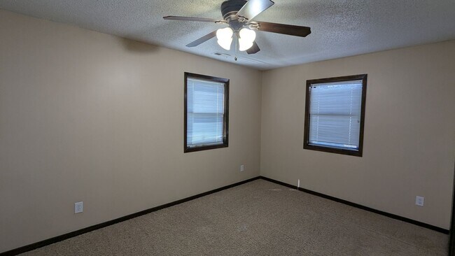 Building Photo - 3-bed home near Lake Manawa