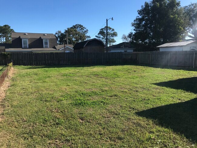 Building Photo - 1117 Evergreen Dr