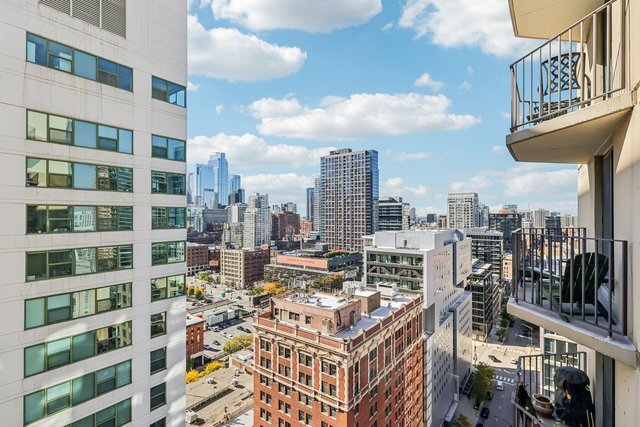 Building Photo - 70 W Huron St