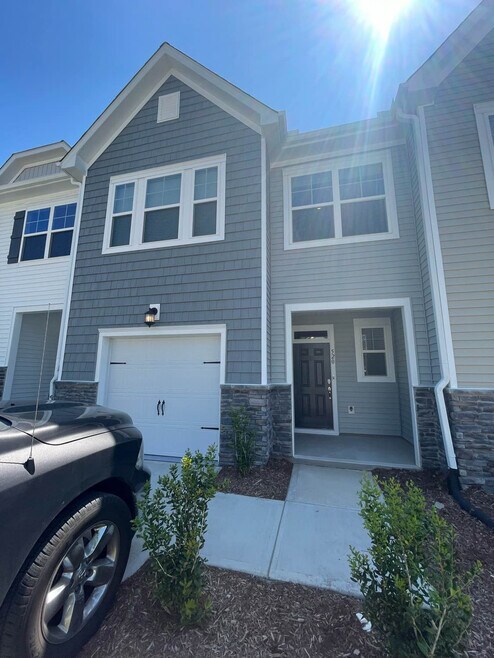 Building Photo - 520 Hazy Hls Ln