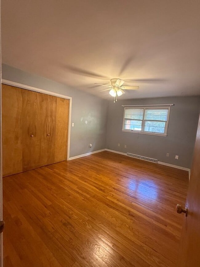 Building Photo - 2125 Brentwood Dr