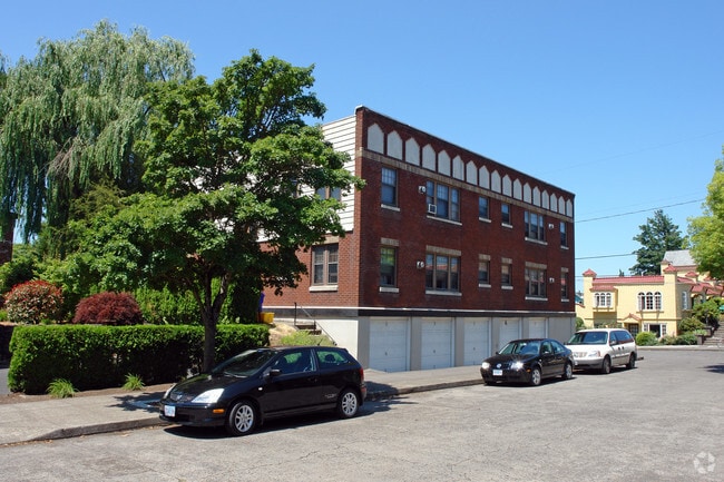 Building Photo - 3080 SE Ankeny St