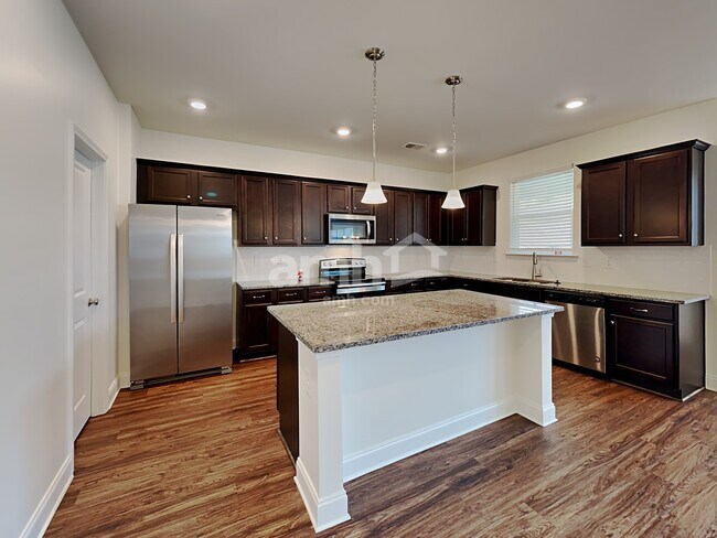 Building Photo - 405 Levon Ct