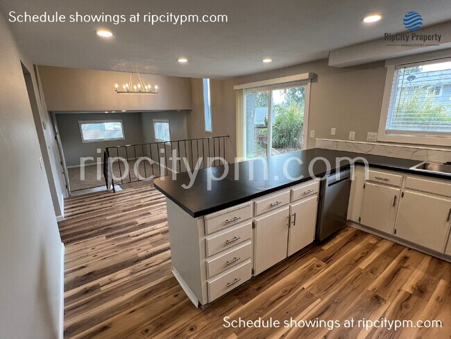 Building Photo - 12250 SW Indian Hill Ln