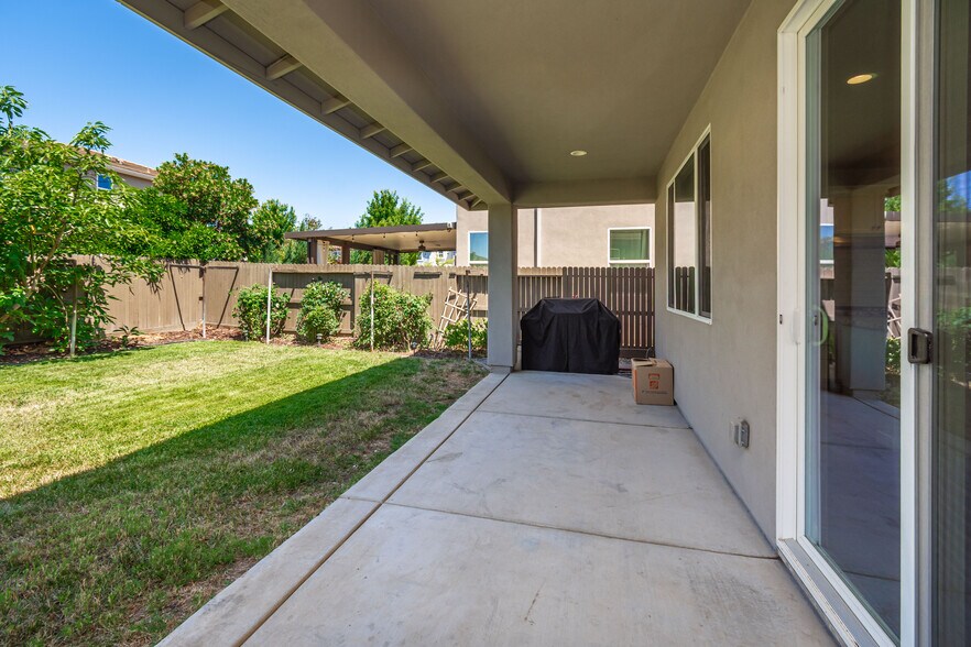 Building Photo - 4455 English Elm St
