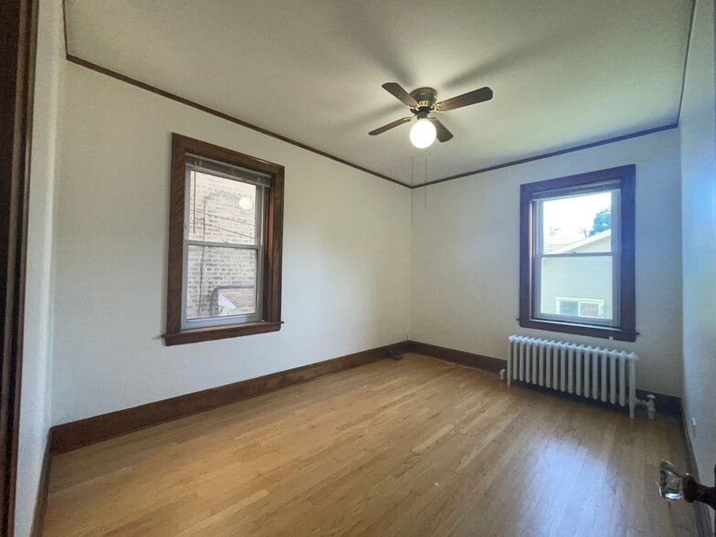 Bedroom 2 - Full - 5655 W Ainslie St
