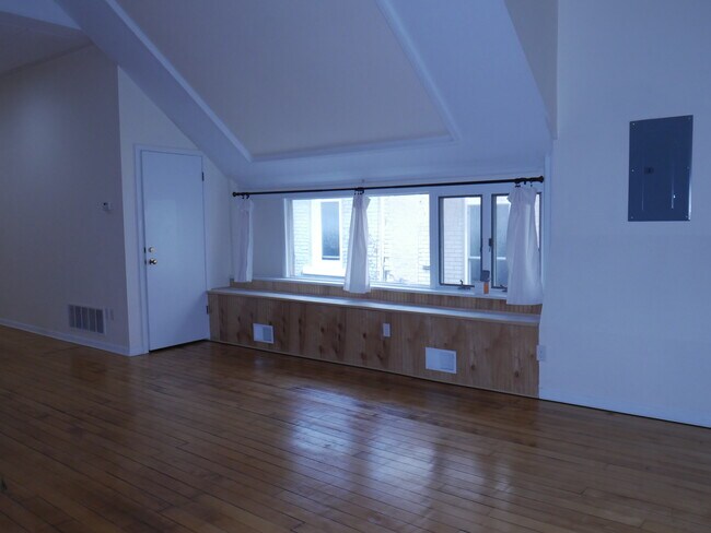 Building Photo - 109 S Main St