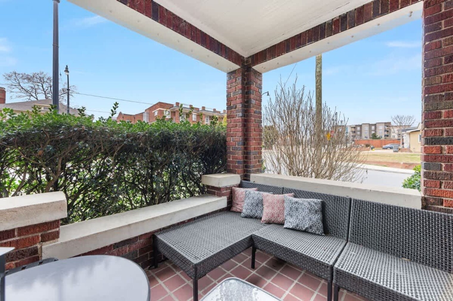 Building Photo - 536 Hawthorne Ln