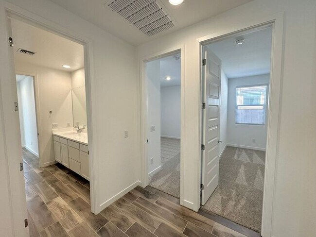 Building Photo - MOVE IN READY! New 5-Bedroom Home in Goody...