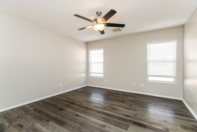 Building Photo - 12824 N Primrose St