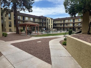 Building Photo - 461 W Holmes Ave