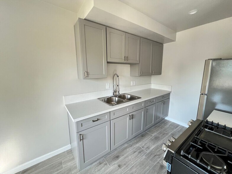 Building Photo - 9025 Mills Ave