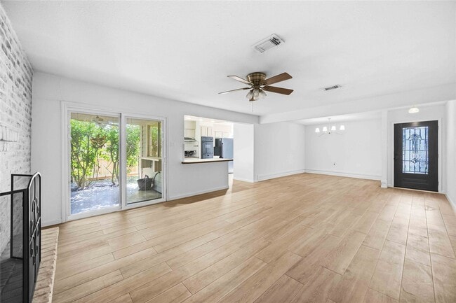 Building Photo - 16202 Mill Point Dr