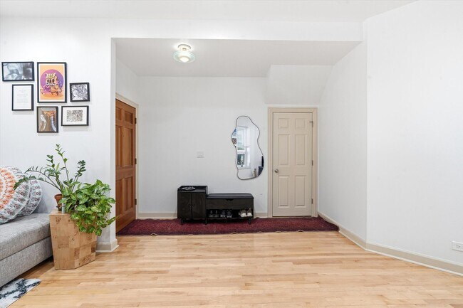 Building Photo - 5739 N Winthrop Ave